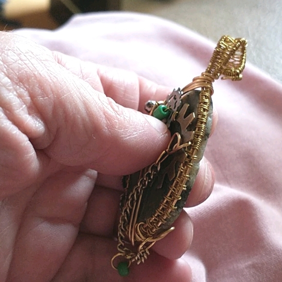 *Holiday Sale* ๐จ๐ฆ Steampunk Stone Pendant - Picture 4 of 4